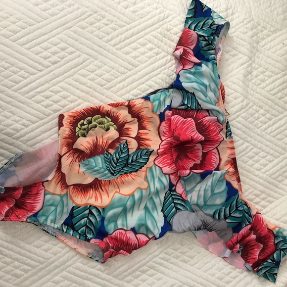 One piece floral swimsuit - Picture 2 of 3